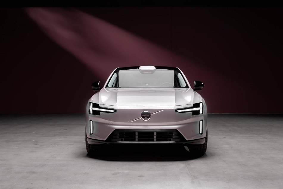 Prehľad Volvo ES90: technické parametre, dojazd, dizajn a interiér