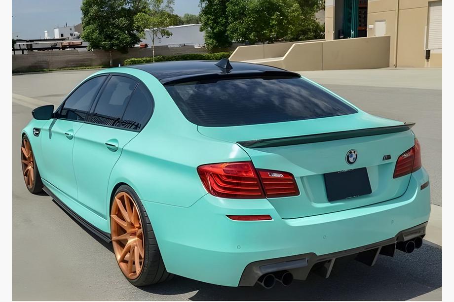 BMW 5. rad F10/F11 2010–2016 M4-Style V2 spojler na kufor (pre F10, čierny lesklý) Image