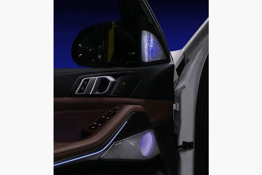BMW X7 G07 2019– Sada dekoratívnych líšt s podsvietením Bowers&Wilkins Fotografia 4