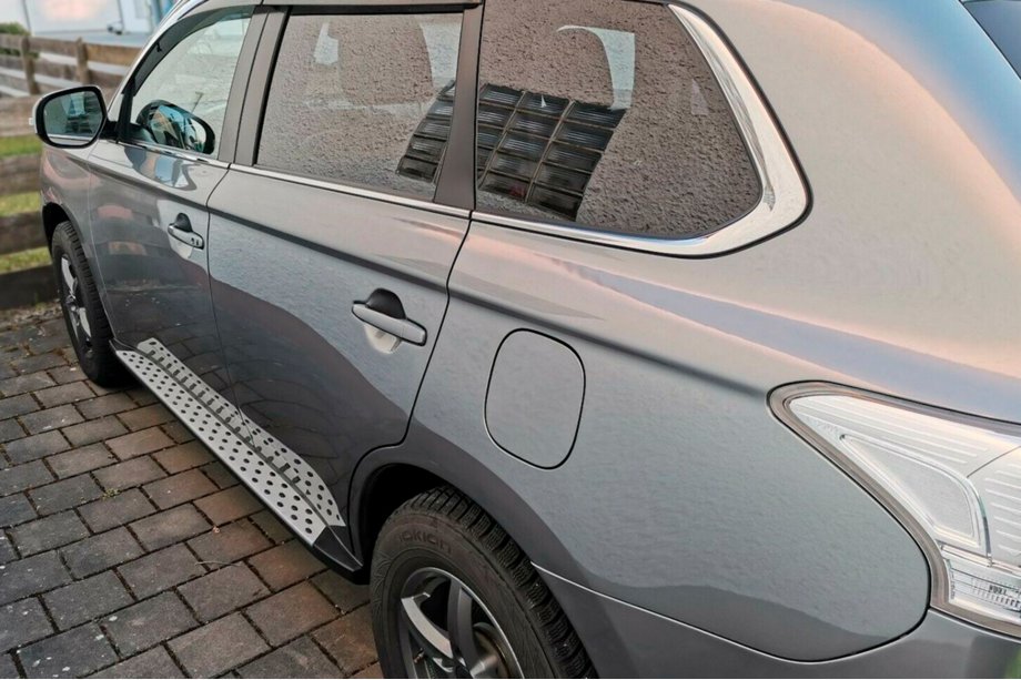 Mitsubishi Outlander 2012–2021 Bočné nášľapy OEM V1 (2 ks, hliník) Fotografia 5