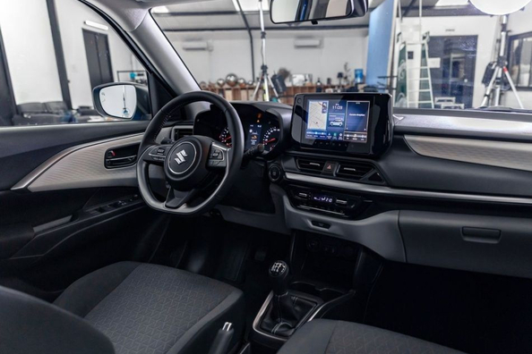Detailný prehľad Suzuki Swift 7: technika, výbavy a dizajn Fotografia 5