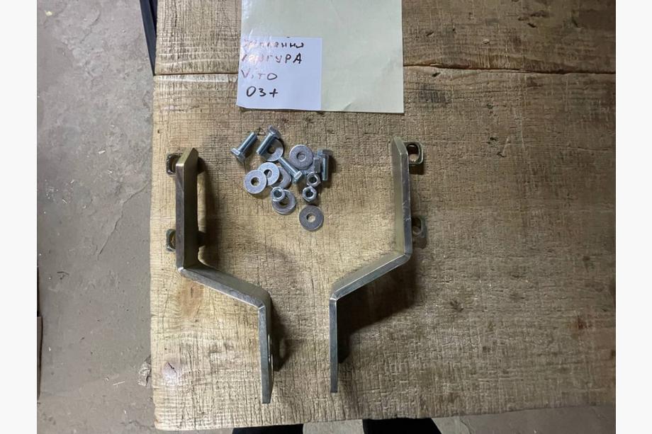 Mercedes Vito W639 2004–2014 Montážne držiaky na bullbar Image
