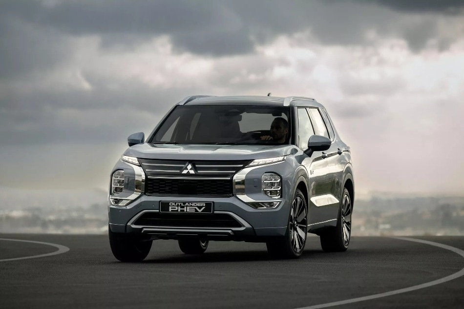 Recenzia Mitsubishi Outlander PHEV 2024: hybrid na dlhé cesty