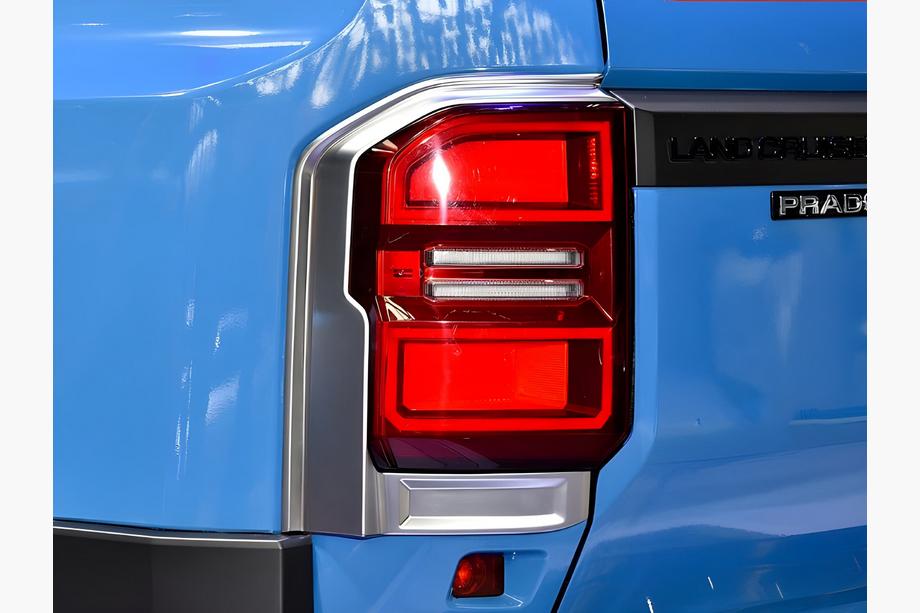 Toyota Land Cruiser Prado 250 2023– Chrómové kryty zadných svetiel Image