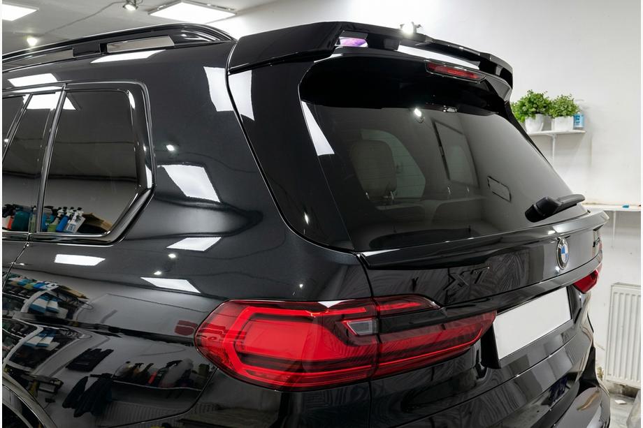 BMW X7 G07 2019– Spodný spojler V1 (Čierny lesk) Fotografia 1