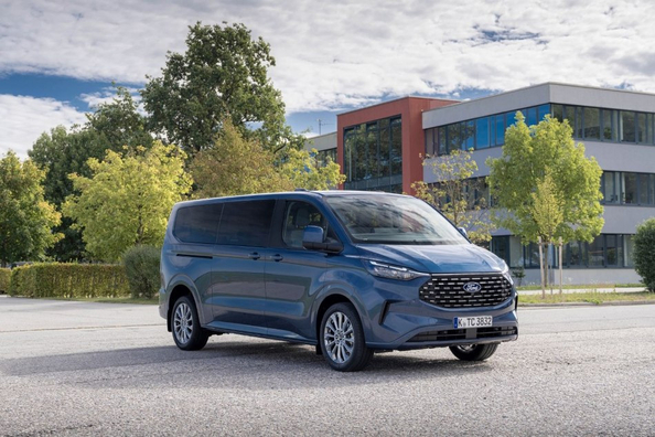 Recenzia minivanu Ford Tourneo Custom 2024