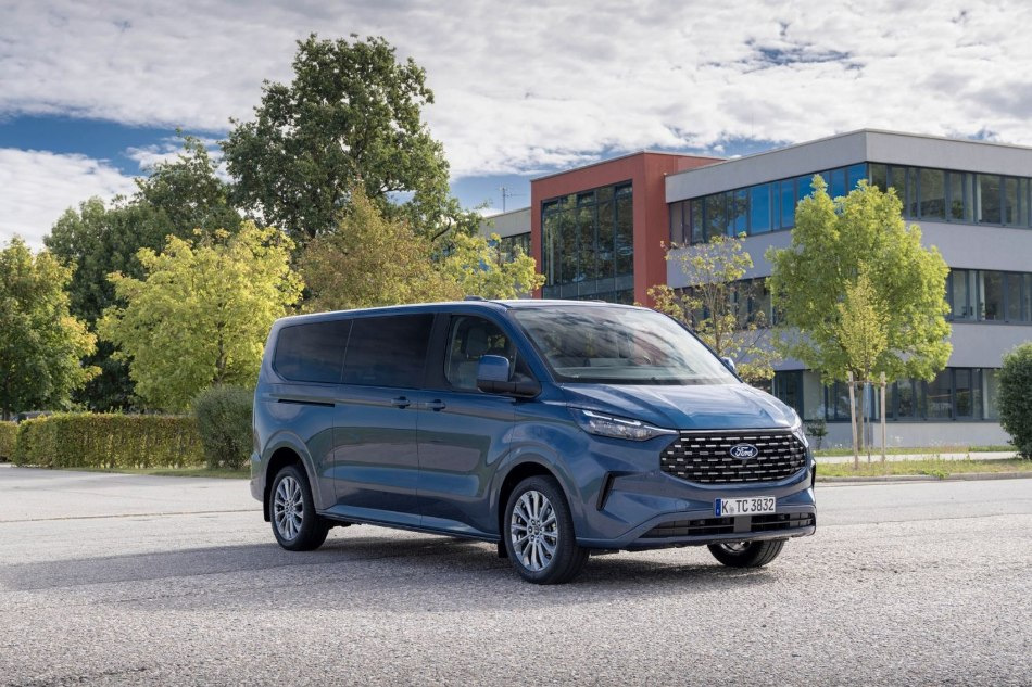 Recenzia minivanu Ford Tourneo Custom 2024