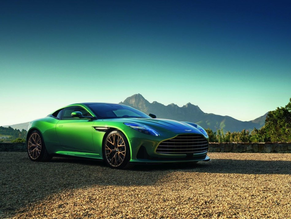 Prehľad športového kupé Aston Martin DB12 2024