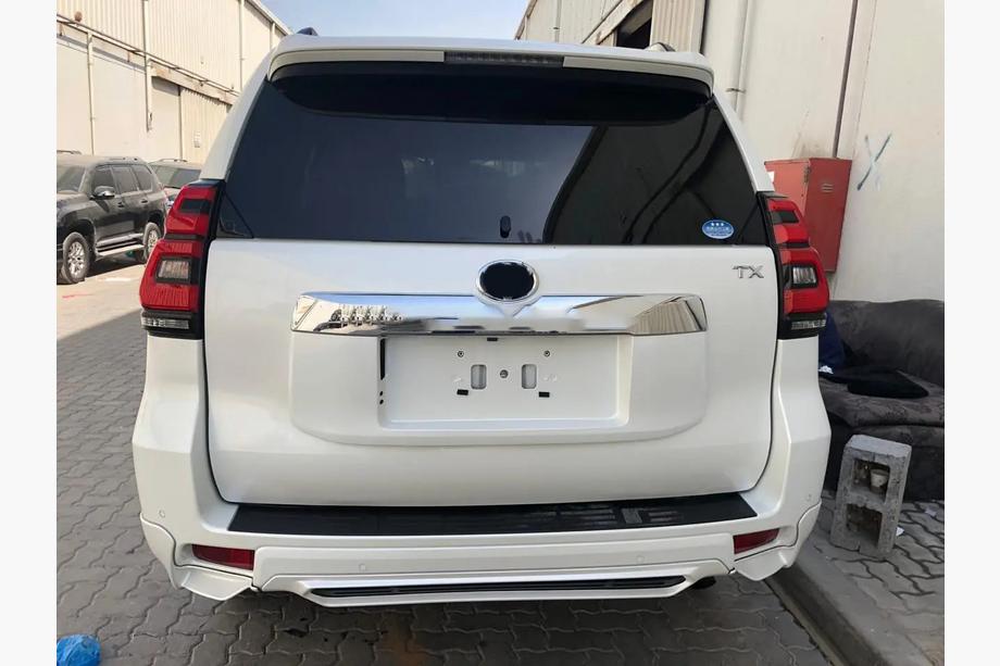 Toyota Land Cruiser Prado 150 2009–2023 Zadný difúzor 3-dielny TRD (pre 2017+) Image