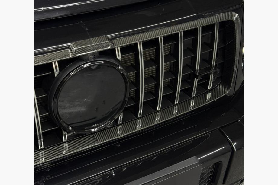 Mercedes G-Class W463 2018–2024 Rámček masky chladiča (karbón) Image