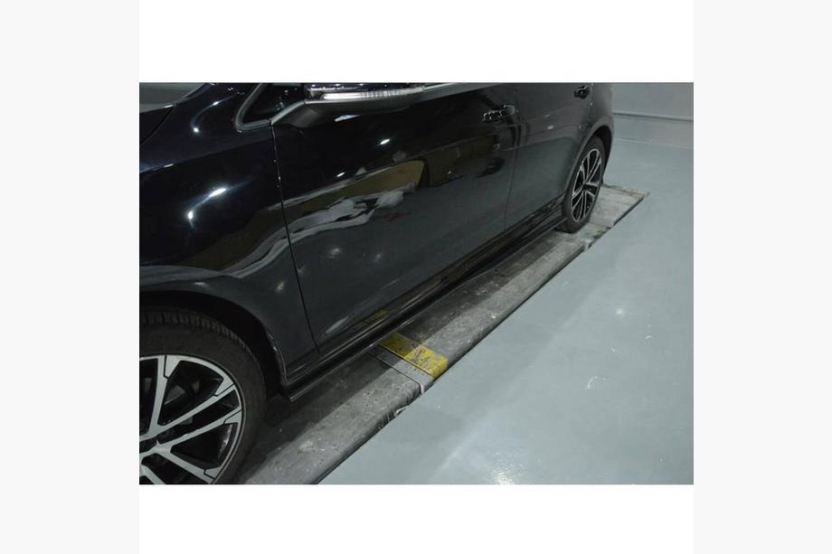 Volkswagen Golf 7/E-Golf 2012–2020 Bodykit sada Carbon FullSet (pre R/R-line HB 2012-2017, karbón) Fotografia 4