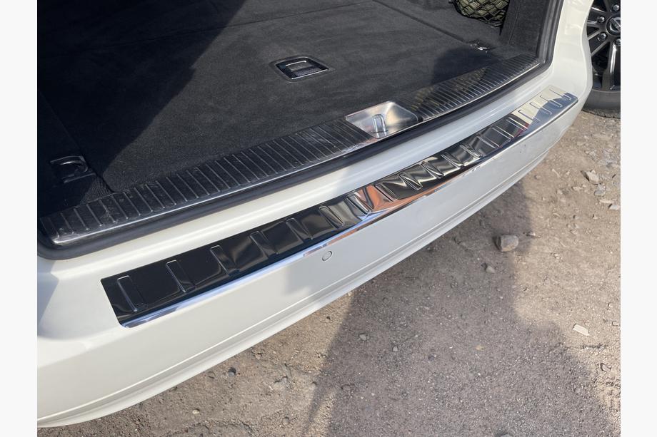 Mercedes E-class W211 2002–2009 Nerezová lišta na zadný nárazník Carmos (SW) Fotografia 1