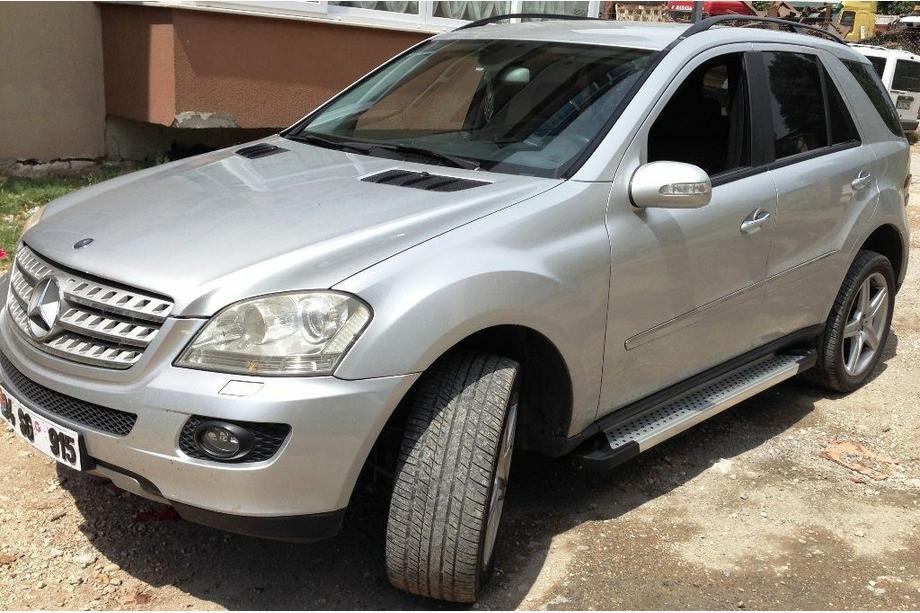 Mercedes ML W164 2005–2011 Bočné nášľapy Allmond Grey (2 ks, hliník) Fotografia 2