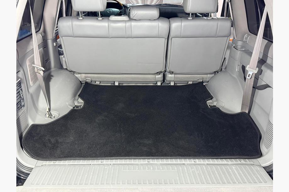 Toyota Land Cruiser 100 1998–2007 Textilná rohož do kufra Premium 2 ks čierna (7 miest) Image
