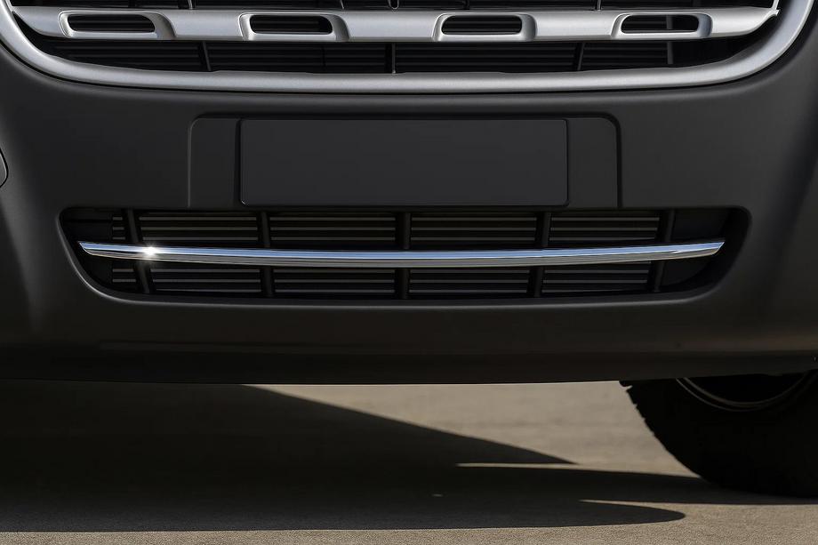 Nissan NV400 2010–2024 Nerezová lišta do nárazníka Image