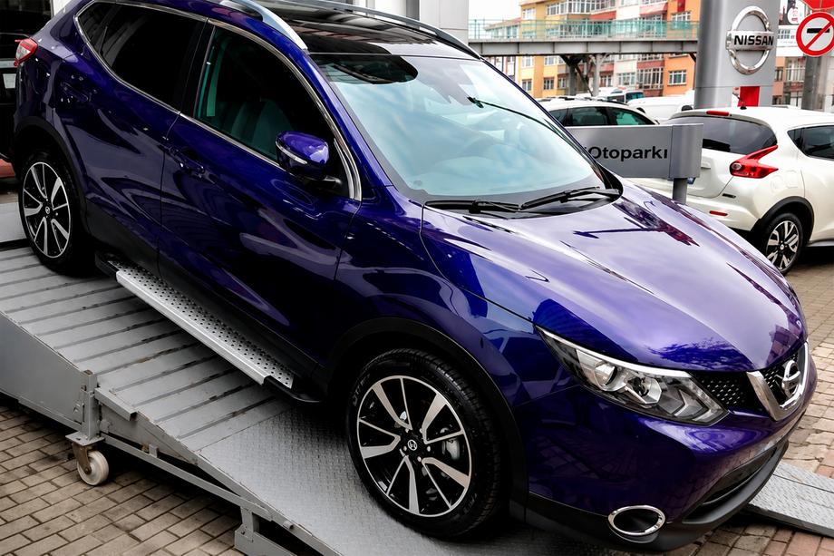 Nissan Qashqai 2014–2021 Bočné nášľapy typu X5 (2 ks, hliník) Fotografia 2