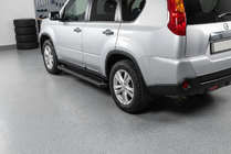 Nissan X-trail T31 2007–2014 Bočné nášľapy Allmond Black (2 ks, hliník) fotografia 1