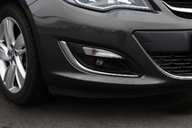 Opel Astra J 2009–2015 Chrómové kryty hmloviek (2 ks, nerez) 2013-2017, Carmos fotografia 1
