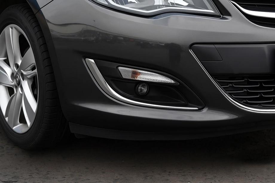 Opel Astra J 2009–2015 Chrómové kryty hmloviek (2 ks, nerez) 2013-2017, Carmos Image