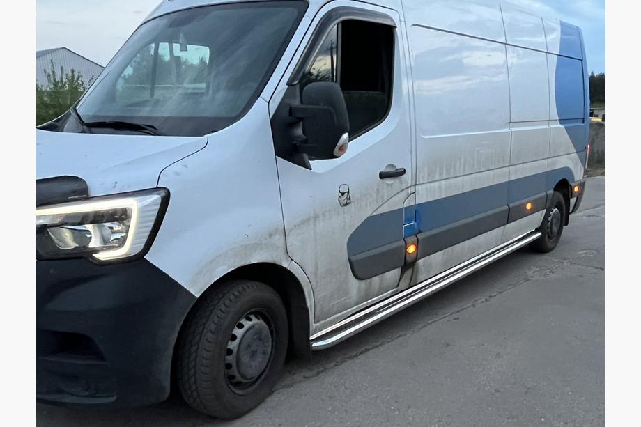 Nissan NV400 2010–2024 Prémiové bočné nášľapy (2 ks, nerez) 60 mm, krátky rázvor Fotografia 4