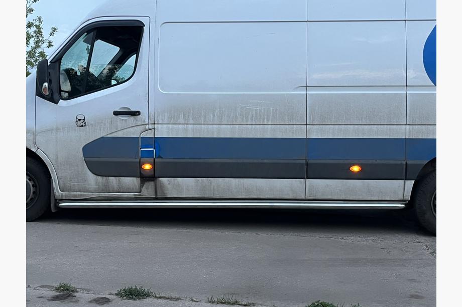 Renault Master 2011–2023 Prémiové bočné nášľapy (2 ks, nerez) 60 mm, stredný rázvor Fotografia 8