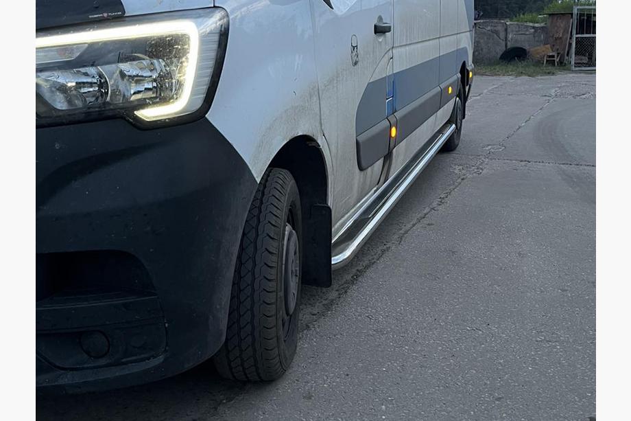 Renault Master 2011–2023 Prémiové bočné nášľapy (2 ks, nerez) 60 mm, stredný rázvor Fotografia 10