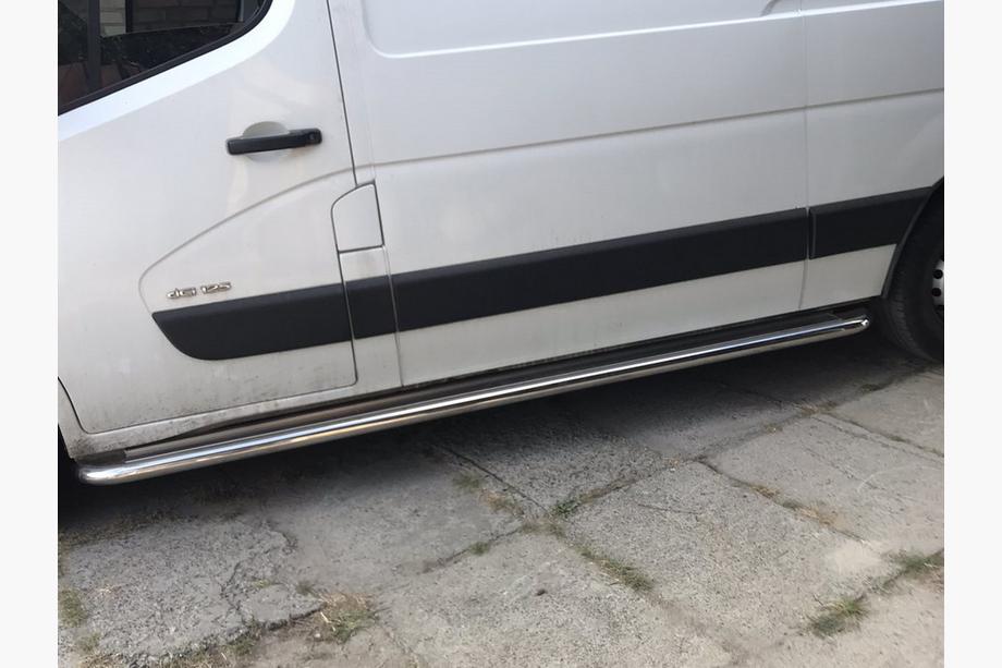 Renault Master 2011–2023 Prémiové bočné nášľapy (2 ks, nerez) 60 mm, stredný rázvor Fotografia 3