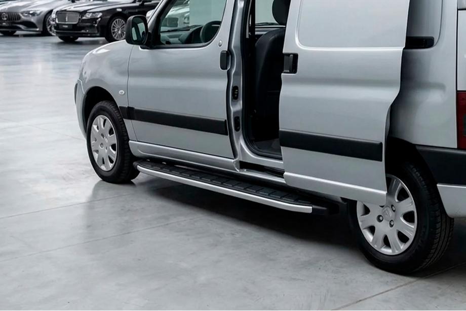 Peugeot Partner 1996–2008 Bočné nášľapy Fullmond (2 ks, hliník) Image
