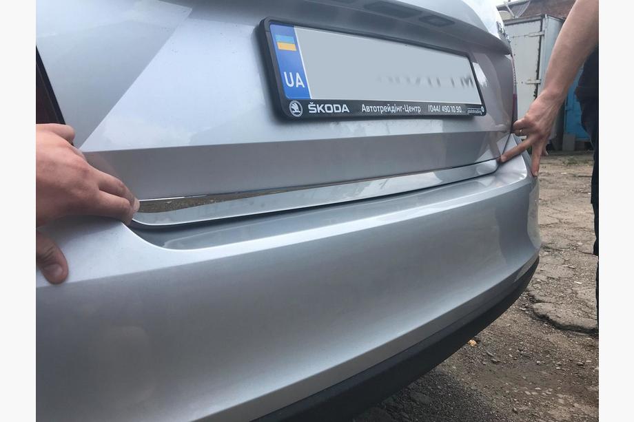 Skoda Rapid 2012–2019 Ochranná lišta hrany kufra (nerez) Carmos - turecká oceľ Image