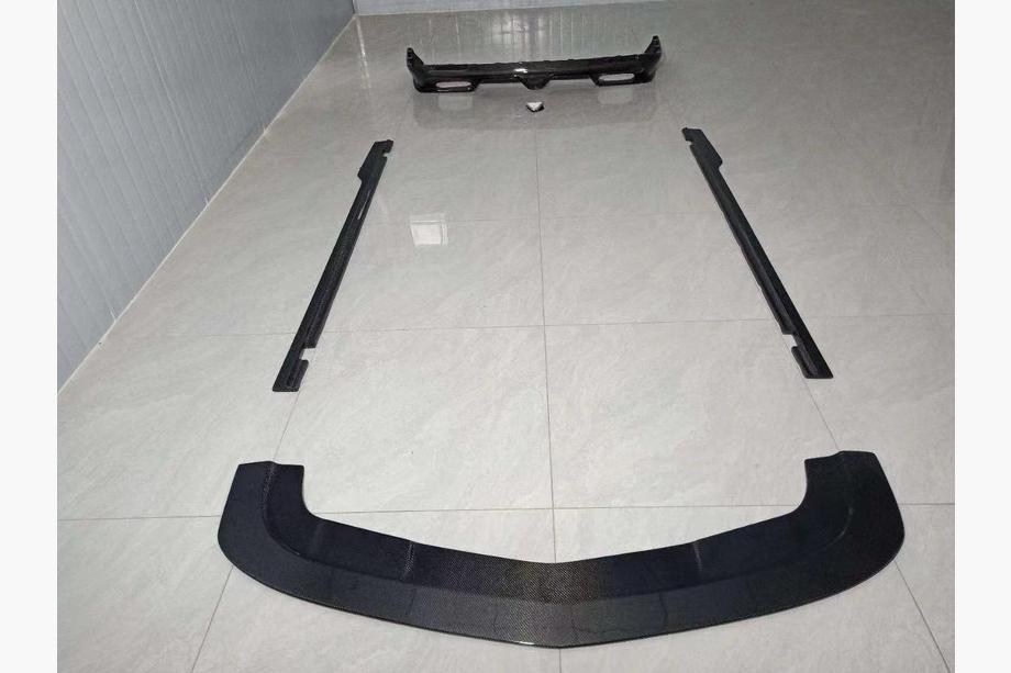 Dodge Challenger 2008–2023 Sada bodykitu Carbon FullSet Image