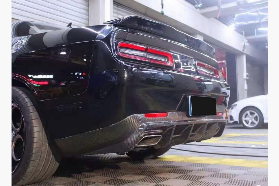 Dodge Challenger 2008–2023 Difúzor zadného nárazníka (karbón) Image
