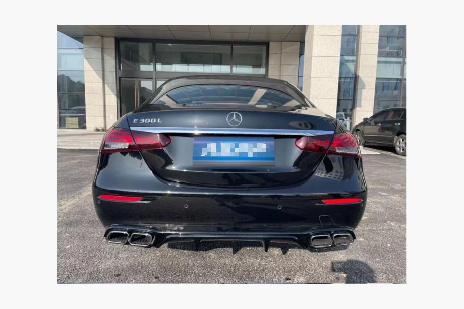Mercedes Trieda E W213 2016–2023 Zadný difúzor s koncovkami výfuku Silver (pre Base, dizajn E63 2020-2024) Image