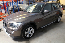 BMW X1 E84 2009–2015 Originálne bočné nášľapy (2 ks, hliník) fotografia 2