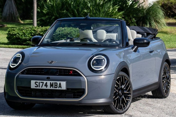 Recenzia Mini Cabrio: otvorený pôžitok v mestskom štýle