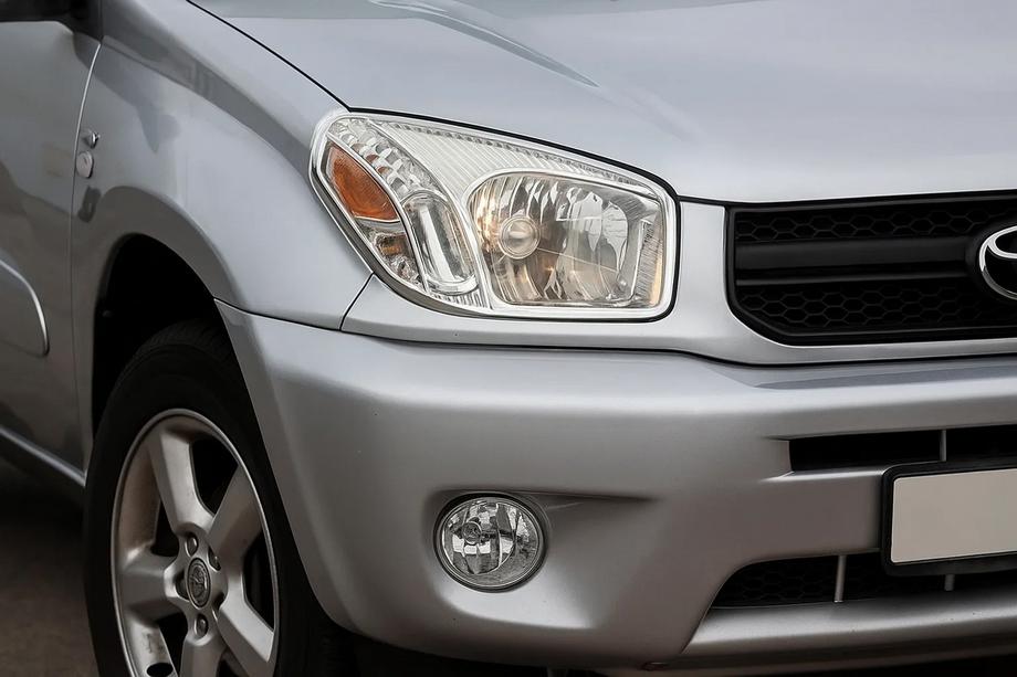Toyota Rav 4 2001–2005 Chrómové kryty predných svetlometov (2 ks, plast) 2003–2006 Image