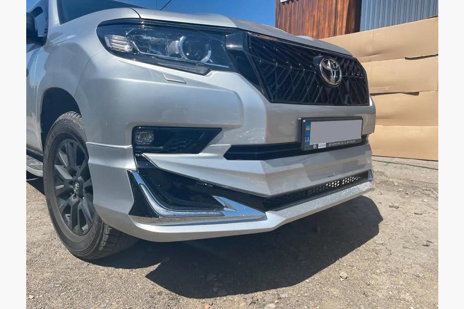 Toyota Land Cruiser Prado 150 2009–2023 Lip spojler predného nárazníka Modelista V3-LED (2017-) Čierna farba Fotografia 5