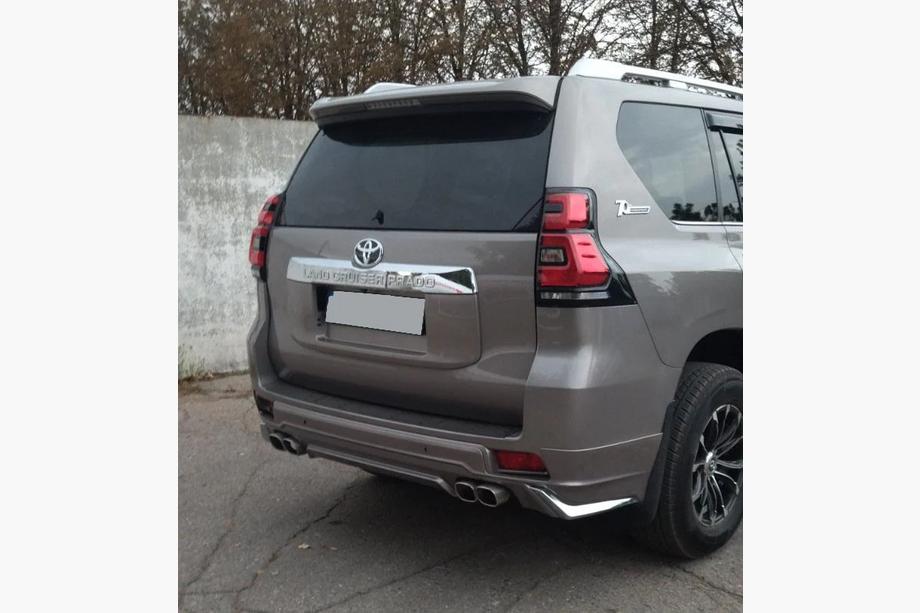 Toyota Land Cruiser Prado 150 2009–2023 Difúzor zadného nárazníka Modelista V3 (2017-) Čierna farba Fotografia 2