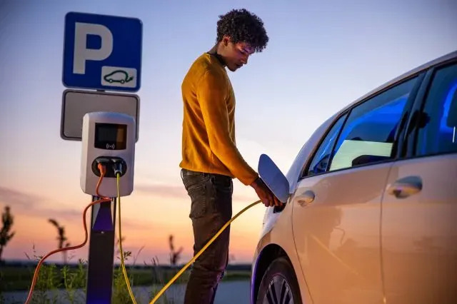 Elektromobil sa vybil na ceste: čo robiť?