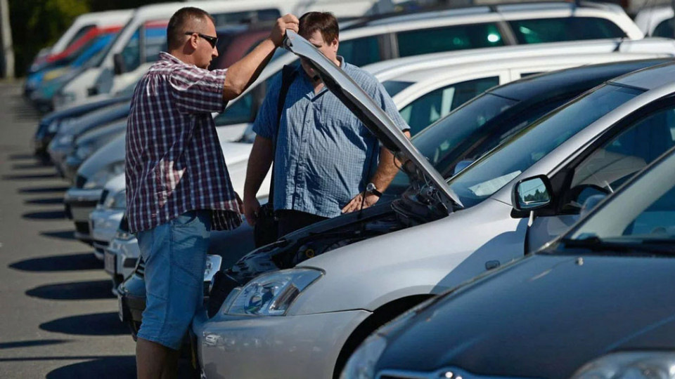 Kúpa auta po nehode: úspora alebo riziká?