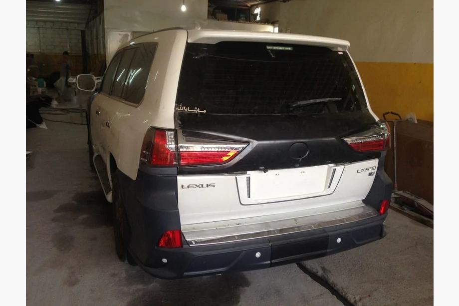 Lexus LX570/450d 2008–2022 Zadné svetlá z faceliftovej sady GBT Vnútorné ľavé zadné svetlo (na veku kufra) Image