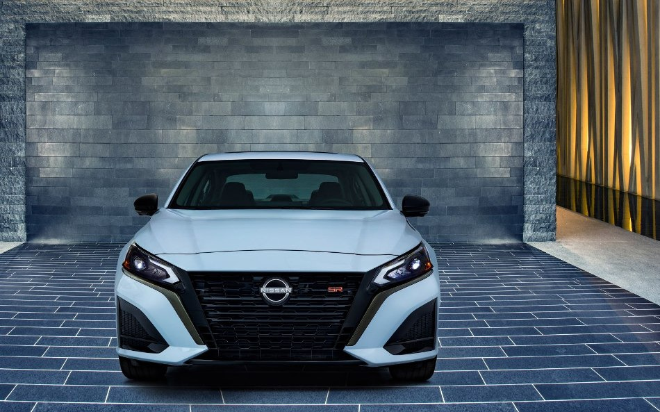 Inovovaný Nissan Altima: svieži pohľad na klasický sedan