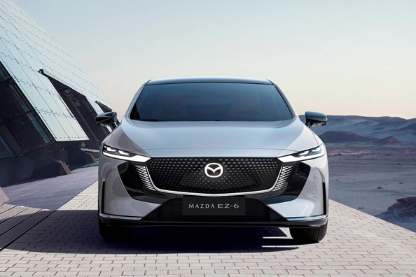 Test hybridného liftbacku Mazda EZ-6