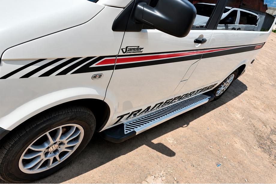 Volkswagen T5 2010–2015 Bočné nášľapy Line typ (2 ks, hliník) Dlhý rázvor Image