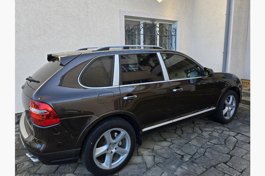 Porsche Cayenne 2003–2010 Strešné lyžiny Skyport (sivé) Fotografia 12