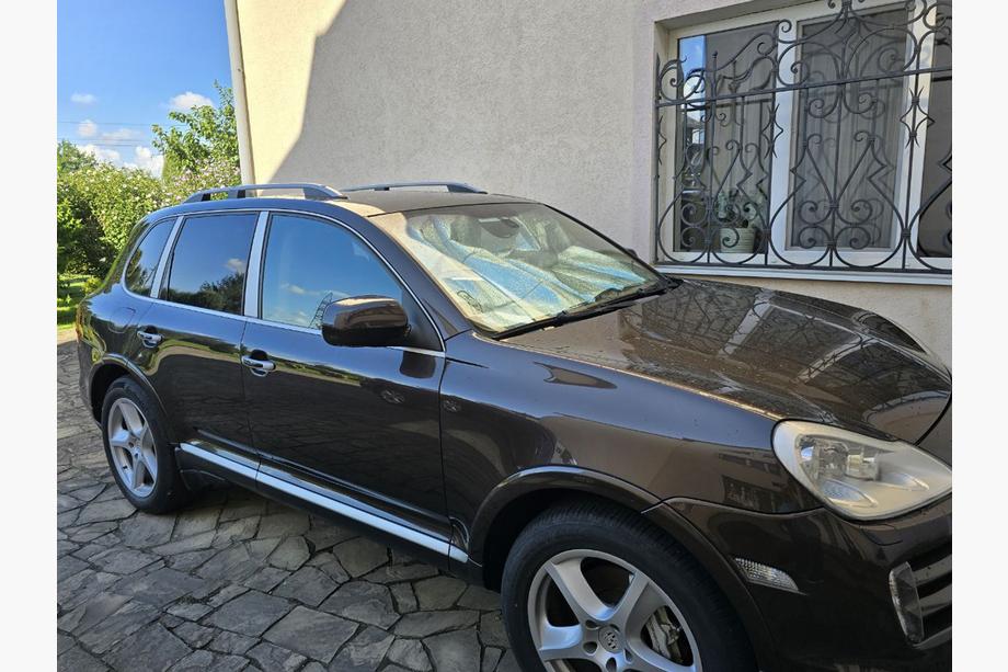 Porsche Cayenne 2003–2010 Strešné lyžiny Skyport (sivé) Fotografia 10