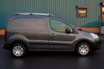 Peugeot Partner Tepee 2008–2018 Strešné lyžiny Skyport (matná sivá) fotografia 6