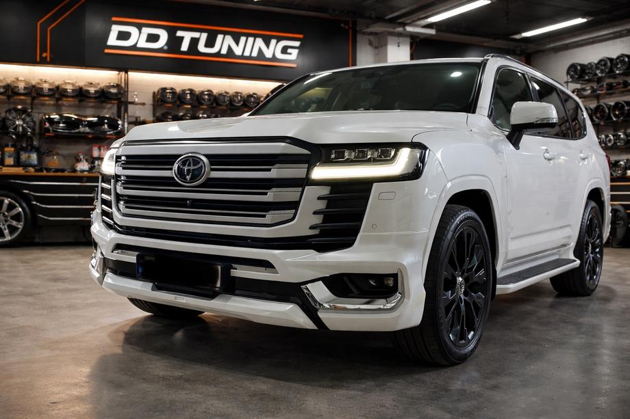 Toyota Land Cruiser 300 2021– Lip spojler predného nárazníka VXR Biela farba Fotografia 3