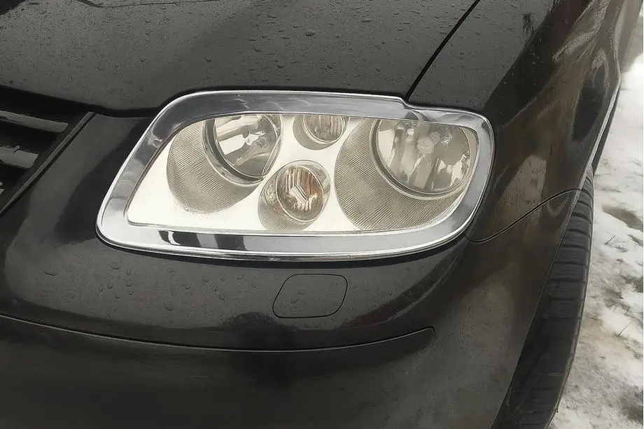 Volkswagen Caddy 2004–2010 Nerezové lišty na svetlomety (2 ks) Image