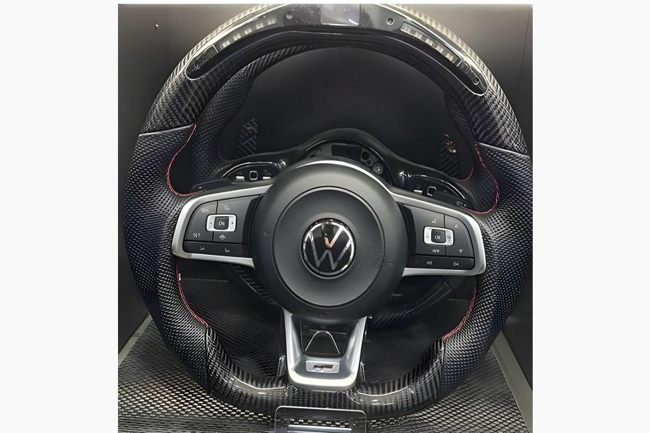 Volkswagen Golf 6 2008–2014 Volant (pre GTI, karbón + LED) Image