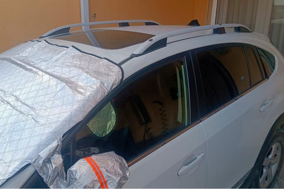 Subaru XV 2011–2017 Strešné lyžiny CROWN (matná sivá) Fotografia 1